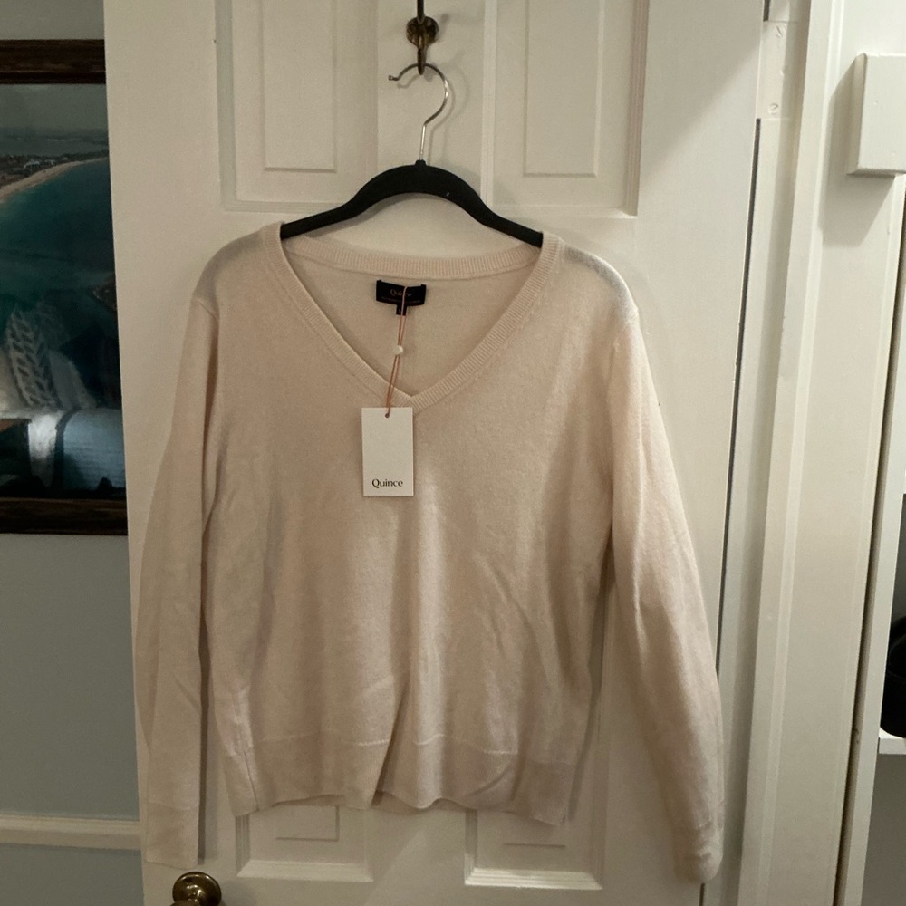 NWT Quince Women's Soft Beige V-Neck Sweater